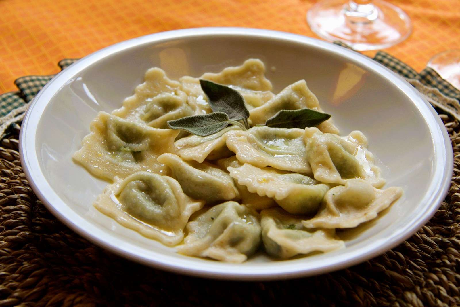 ravioli burro e salvia ristorante san carlo